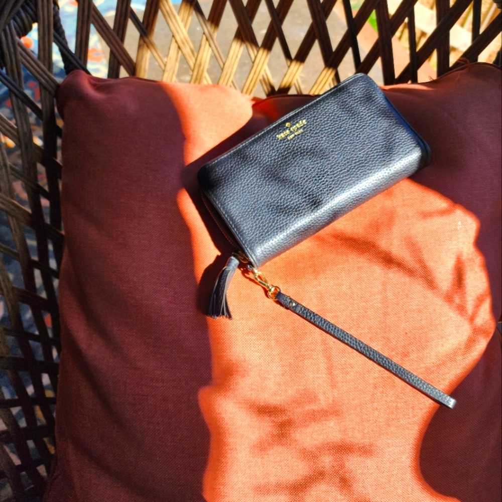 Large Kate Spade Continent wristlet